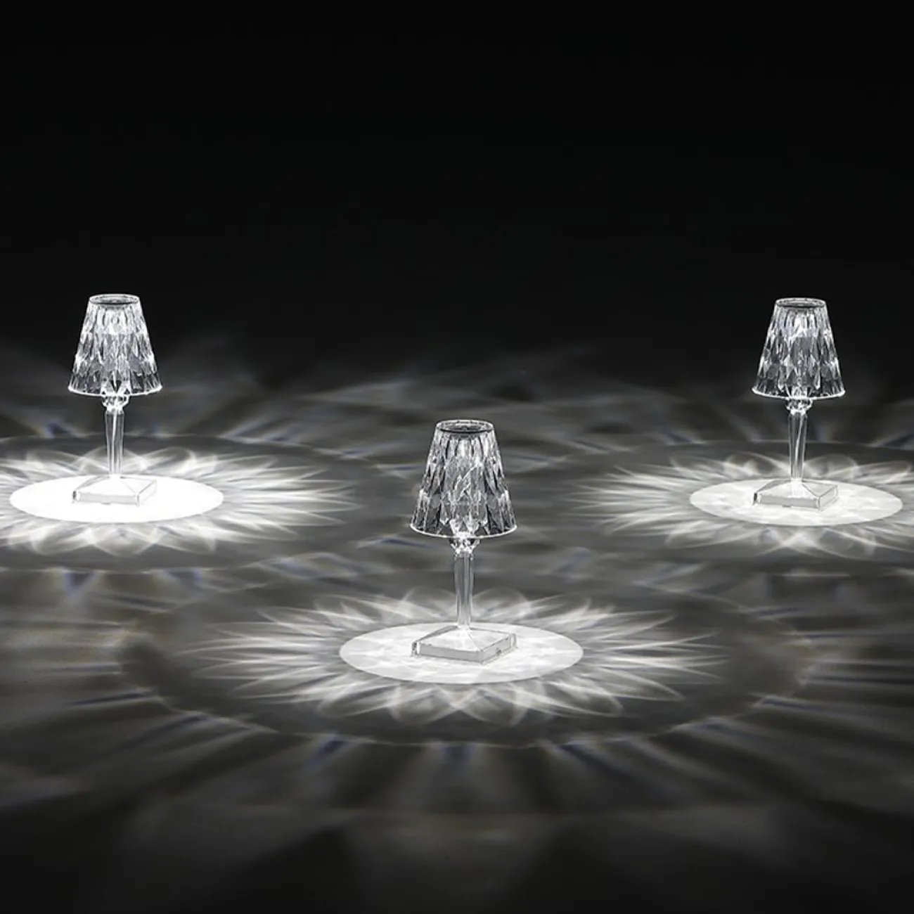 KARTELL Lampes Nomades (Rechargeables)^- Lampe (Sans Fil) - Battery - Cristal - H 26 CM