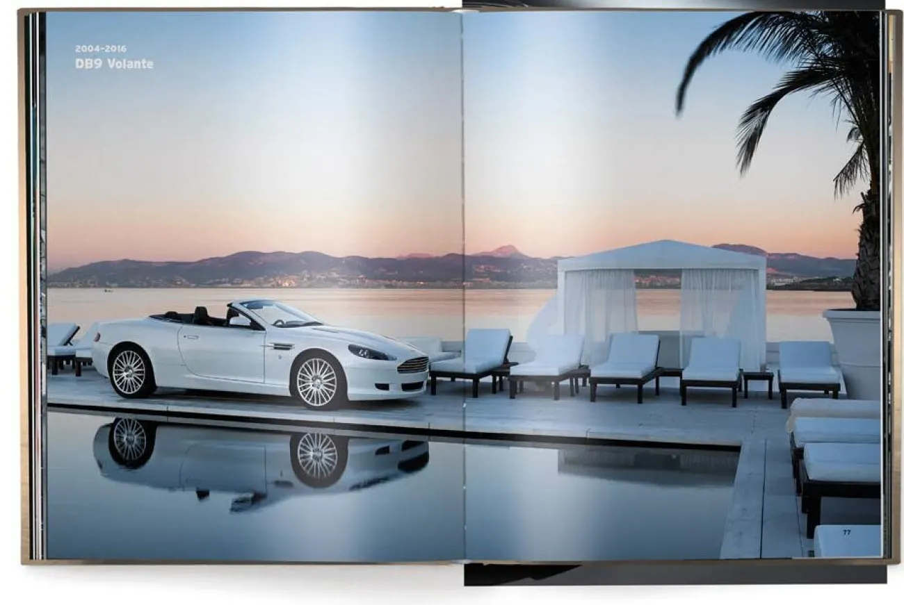 NEW MAGS Livres Décoratifs^Livre Déco - The Aston Martin Book